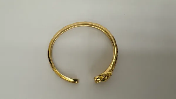 Gold_Metal_Animal_Motif_Open_Cuff_Bracelet_for_Women