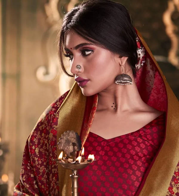 Elegant_Designer_Jacquard_Silk_Saree_Default_Title