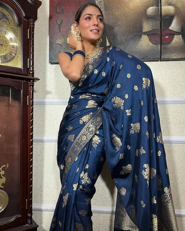 Navy_Blue_Rich_Zari_Floral_Weaving_Banarasi_Silk_Saree_Default_Title