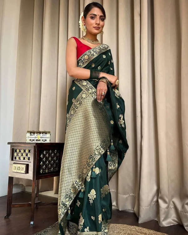 Floral_Weaving_Dark_Green_Banarasi_Silk_Saree_Default_Title