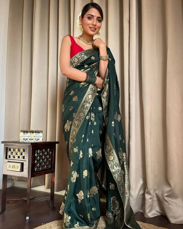 Floral_Weaving_Dark_Green_Banarasi_Silk_Saree_Default_Title