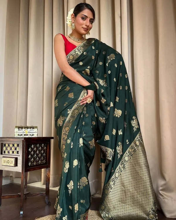 Floral_Weaving_Dark_Green_Banarasi_Silk_Saree_Default_Title