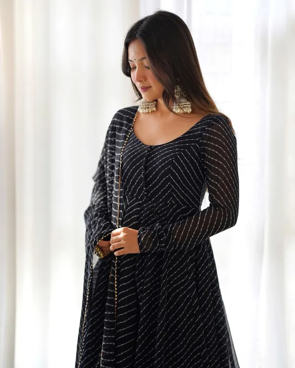 Black_Royal_Party_Wear_Kurti_Set