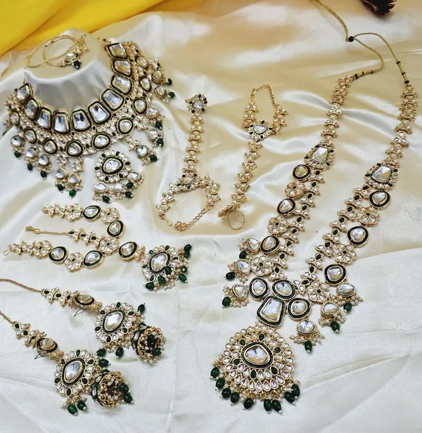 Premium_Heavy_Bridal_Jewellery_Set_In_Dark_Green_Default_Title