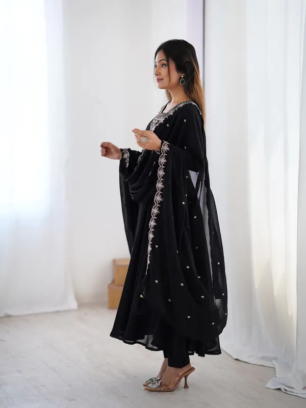 Black_Stylish_Designer_Heavy_Fox_Georgette_Readymade_Suit