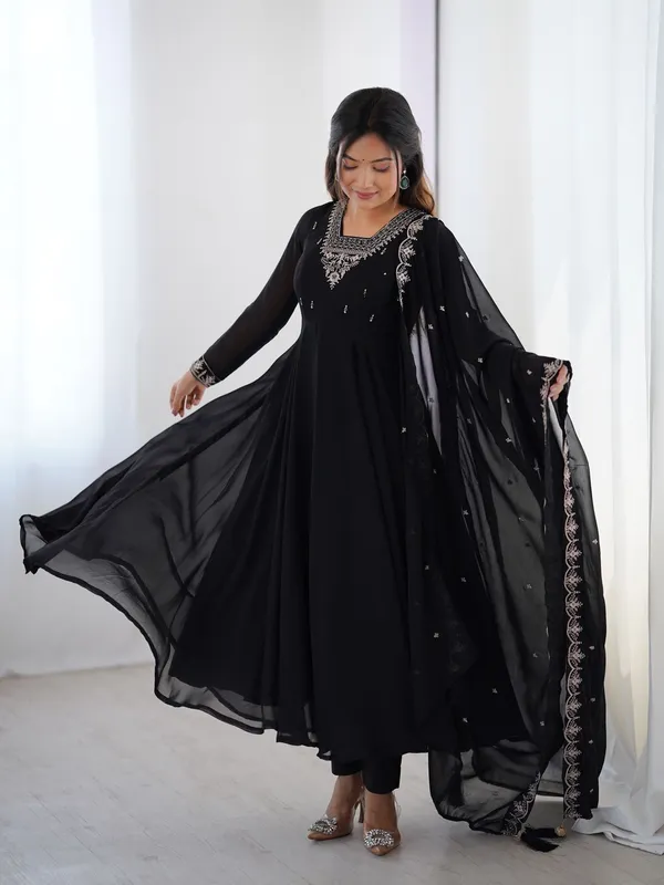 Black_Stylish_Designer_Heavy_Fox_Georgette_Readymade_Suit