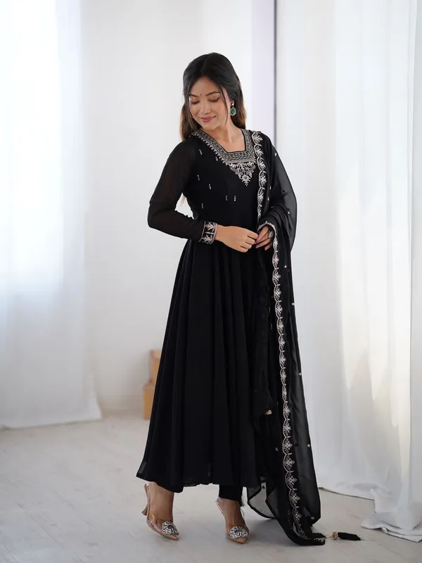 Black_Stylish_Designer_Heavy_Fox_Georgette_Readymade_Suit