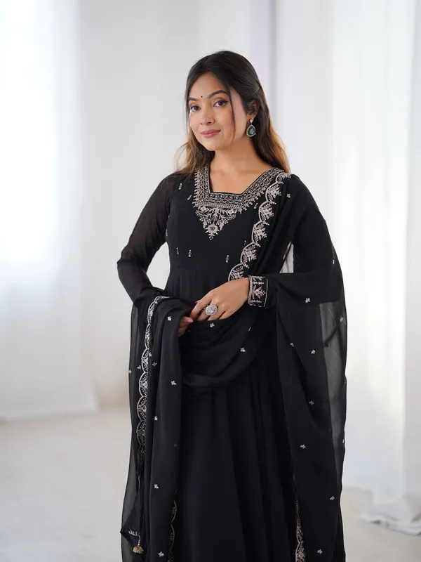 Black_Stylish_Designer_Heavy_Fox_Georgette_Readymade_Suit