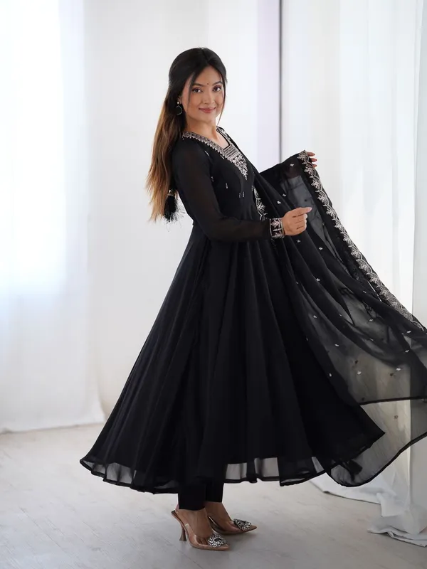 Black_Stylish_Designer_Heavy_Fox_Georgette_Readymade_Suit