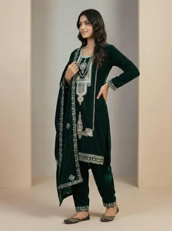 Luxurious_Dark_Green_Embroidered_Velvet_Salwar_Suit