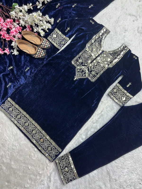 Designer_Navy_Blue_Embroidered_Velvet_Salwar_Suit_Set