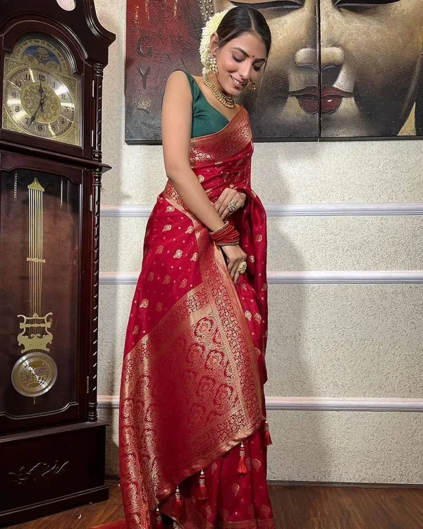 Red_Classic_Designer_Banarasi_Silk_Saree_Default_Title