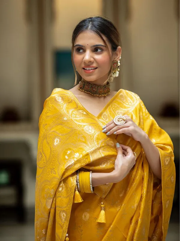 Mustard_Classic_Luxury_Traditional_Designer_Banarasi_Silk_Saree_Default_Title