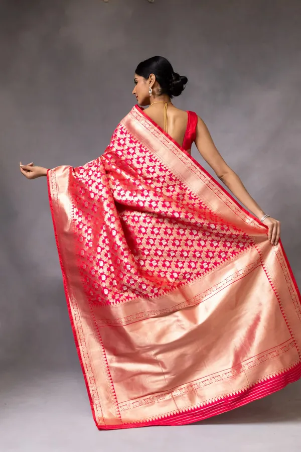Red_Traditional_Zari_Banarasi_Soft_Silk_Saree_Default_Title