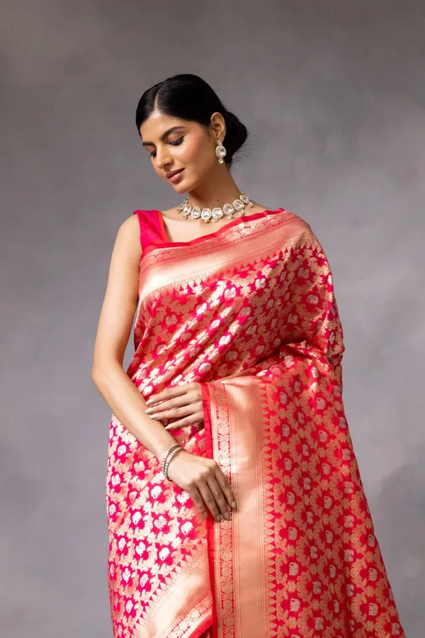 Red_Traditional_Zari_Banarasi_Soft_Silk_Saree_Default_Title