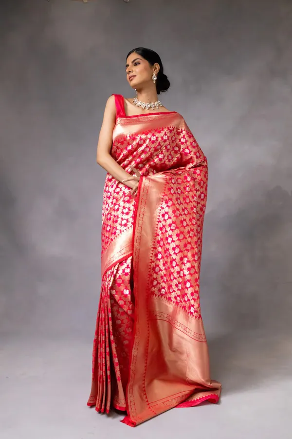 Red_Traditional_Zari_Banarasi_Soft_Silk_Saree_Default_Title