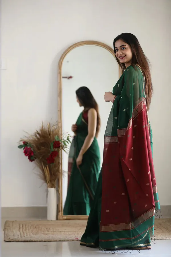 Green_Designer_Ethnic_Banarasi_Soft_Silk_Saree_Default_Title