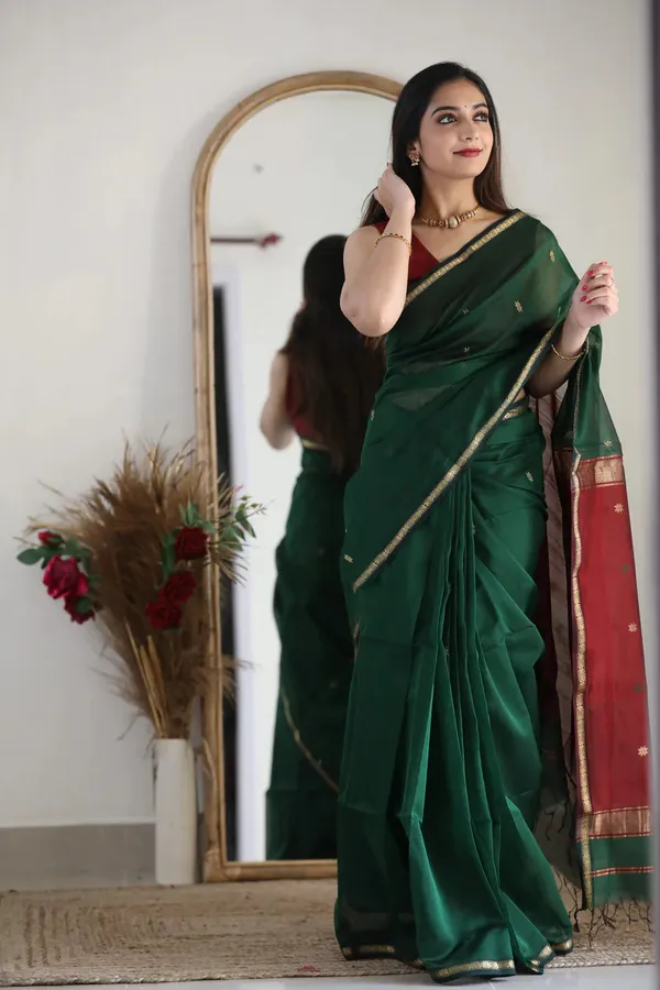 Green_Designer_Ethnic_Banarasi_Soft_Silk_Saree_Default_Title