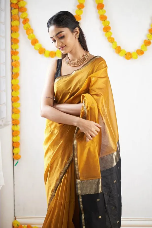 Yellow_Classic_Designer_Banarasi_Soft_Silk_Saree_Default_Title