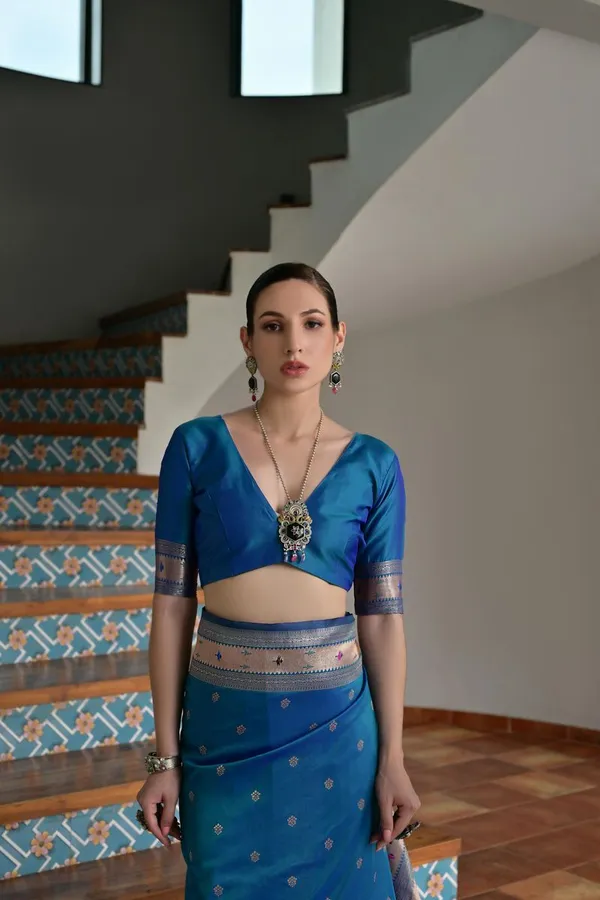 Blue_Classic_Designer_Banarasi_Silk_Paithani_Saree_Default_Title