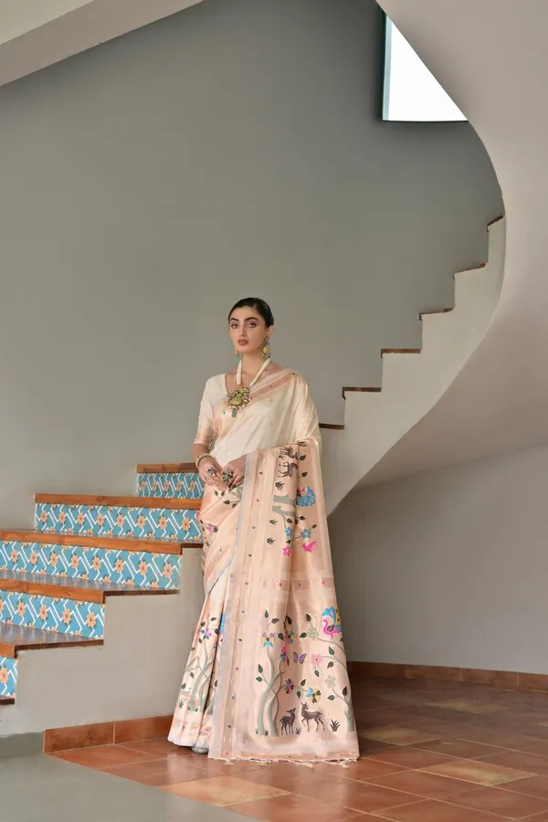 White_Classic_Designer_Banarasi_Silk_Paithani_Saree_Default_Title