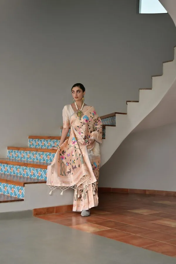 White_Classic_Designer_Banarasi_Silk_Paithani_Saree_Default_Title