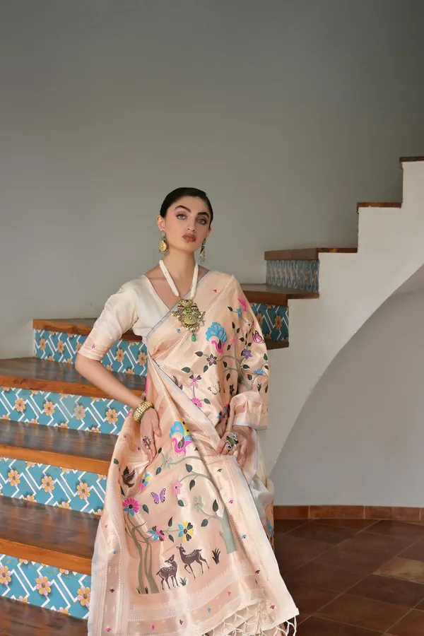 White_Classic_Designer_Banarasi_Silk_Paithani_Saree_Default_Title