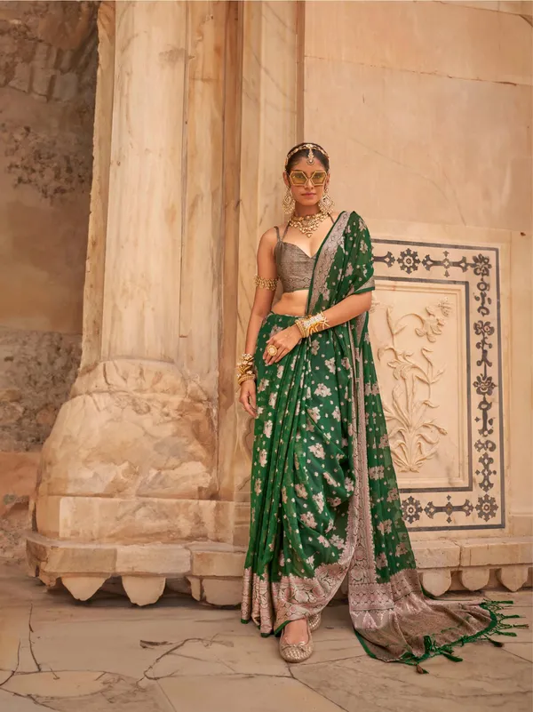Green_Color_Elegant_Traditional_Designer_Georgette_Saree_Default_Title