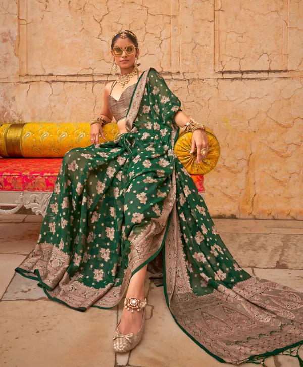 Green_Color_Elegant_Traditional_Designer_Georgette_Saree_Default_Title