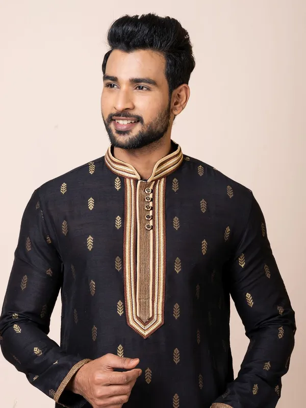 Black_Color_Classic_Cotton_Jacquard_Kurta_Set_With_Churidar