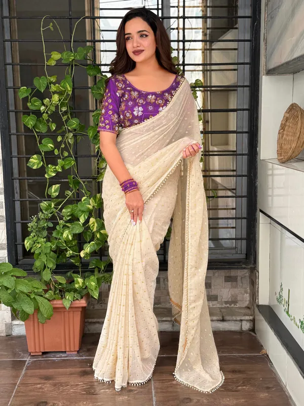 Cream_Crunchy_Georgette_Saree_With_Violet_Embroidered_Blouse_Default_Title