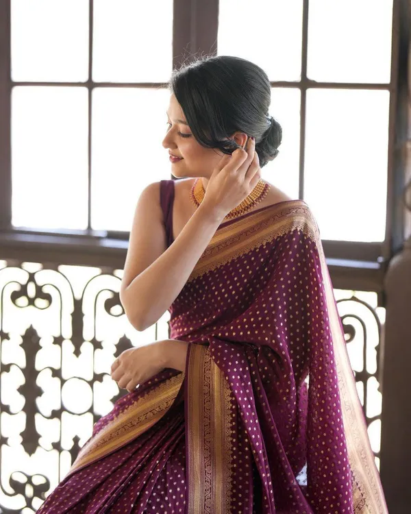 Royal_Magenta_Banarasi_Soft_Silk_Saree_With_Gold_Zari_Border_Default_Title