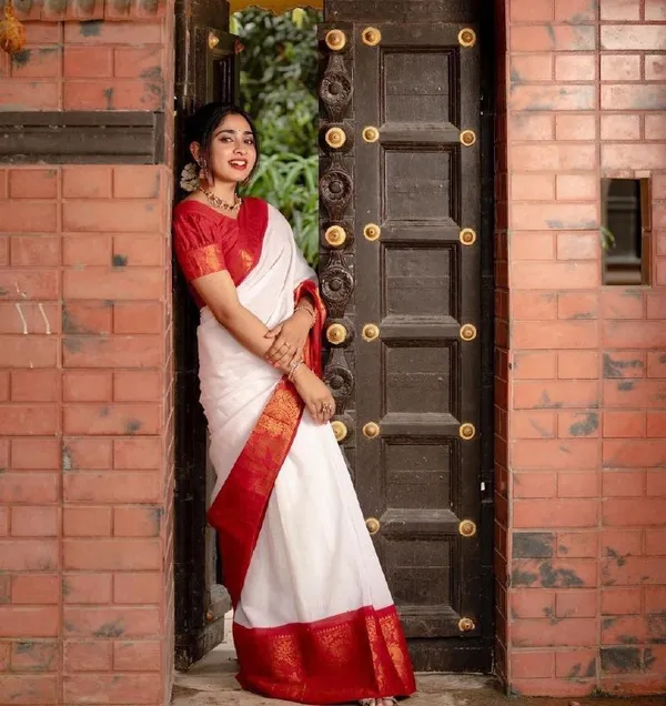 Pearl_White_Banarasi_Soft_Silk_Saree_With_Royal_Red_Zari_Weaving_Jacquard_Border_Default_Title