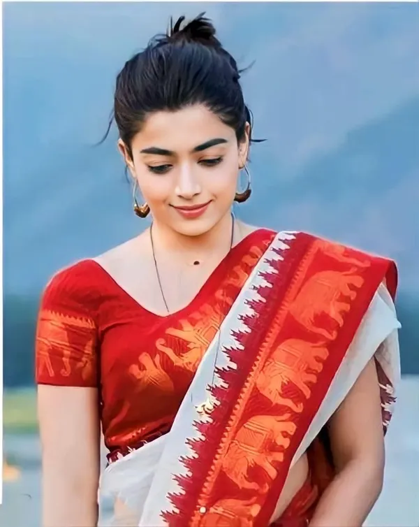 Ivory_White_Banarasi_Soft_Silk_Saree_With_Royal_Red_Gold_Zari_Weaving_Jacquard_Border_Default_Title