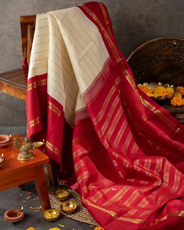 Ivory_White_Banarasi_Soft_Silk_Saree_With_Royal_Red_Gold_Zari_Heavy_Brocade_Weaving_Border_Default_Title