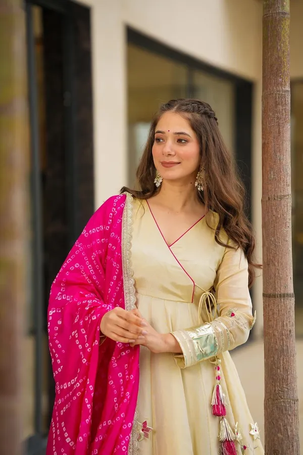Cream_Soft_Chinon_Readymade_Anarkali_Suit_With_Rani_Pink_Bandhani_Dupatta