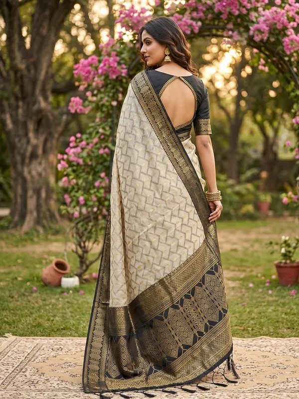 Ethnivo_Beige_Black_Traditional_Woven_Border_Cotton_Saree_Default_Title