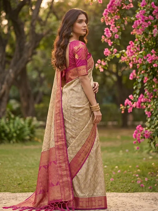 Ethnivo_Beige_Magenta_Traditional_Woven_Border_Cotton_Saree_Default_Title