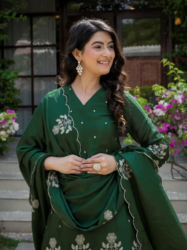 Emerald_Green_Premium_Chinon_Readymade_Salwar_Suit_With_Embroidered_Scalloped_Border