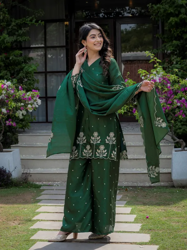 Emerald_Green_Premium_Chinon_Readymade_Salwar_Suit_With_Embroidered_Scalloped_Border