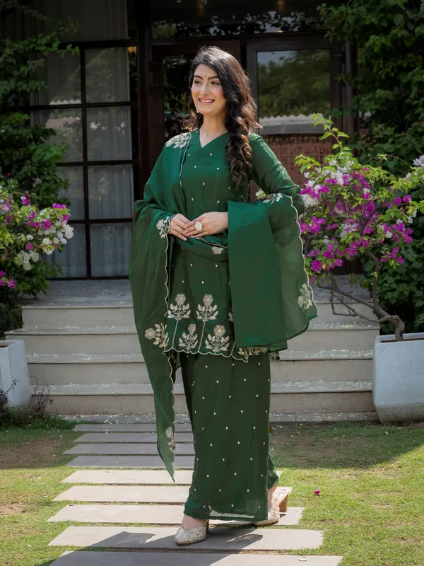 Emerald_Green_Premium_Chinon_Readymade_Salwar_Suit_With_Embroidered_Scalloped_Border
