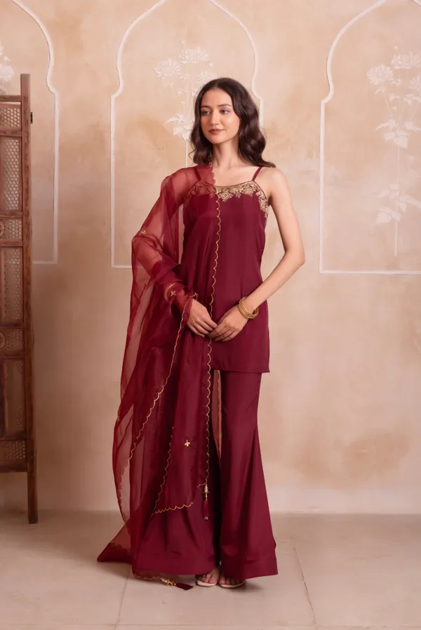 Wine_Crepe_Designer_Noodle_Strap_Co_Ord_Set_With_Gold_Embroidered_Border