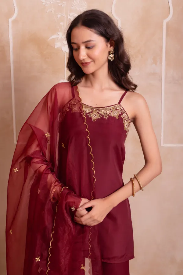 Wine_Crepe_Designer_Noodle_Strap_Co_Ord_Set_With_Gold_Embroidered_Border