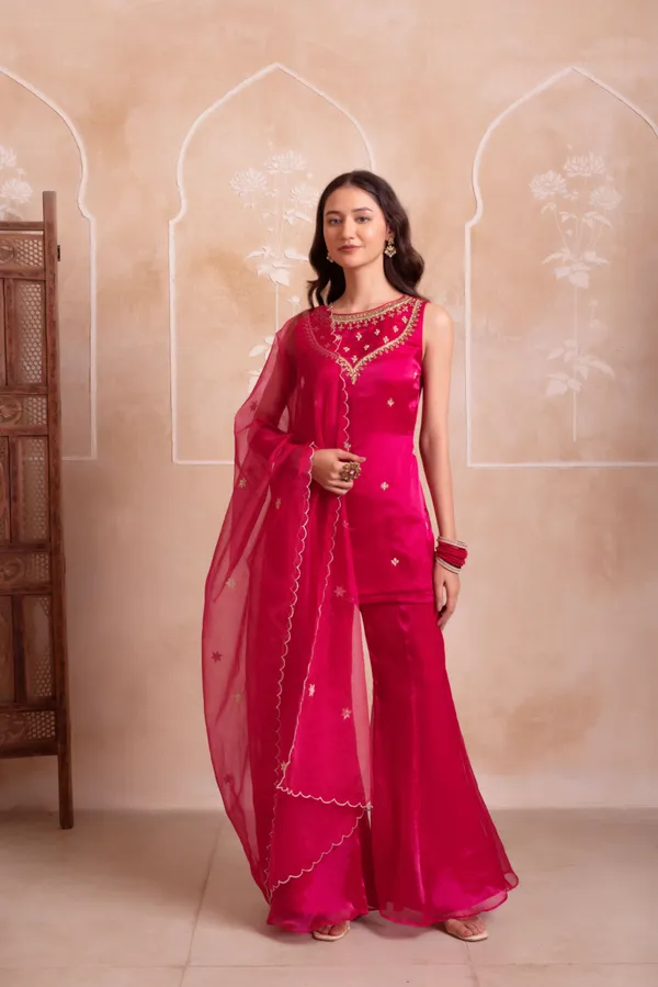 Rani_Pink_Organza_Designer_Suit_With_Scalloped_Border_Dupatta