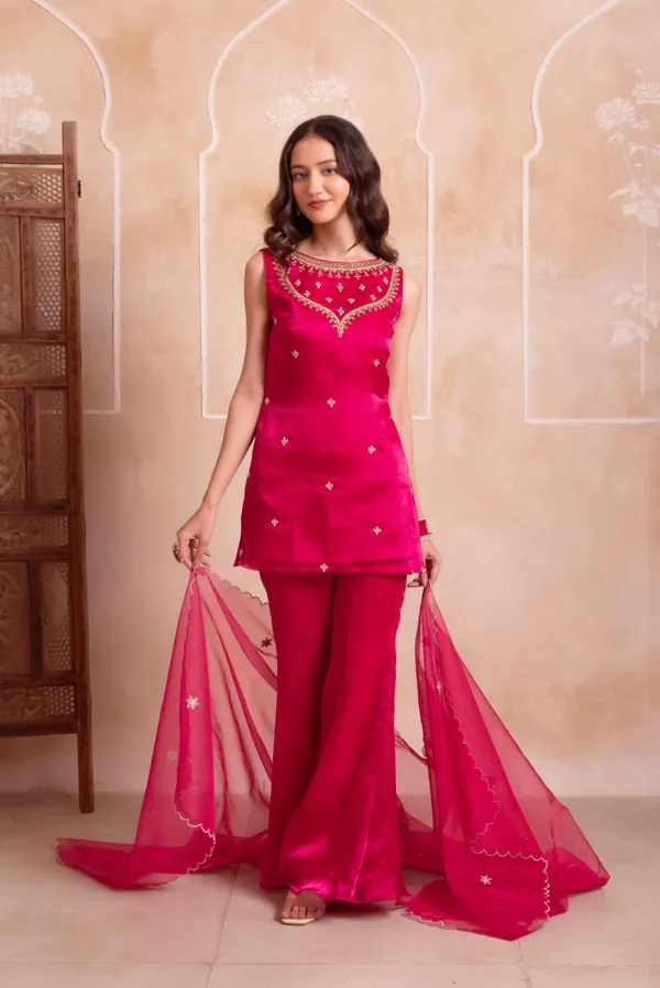 Rani_Pink_Organza_Designer_Suit_With_Scalloped_Border_Dupatta