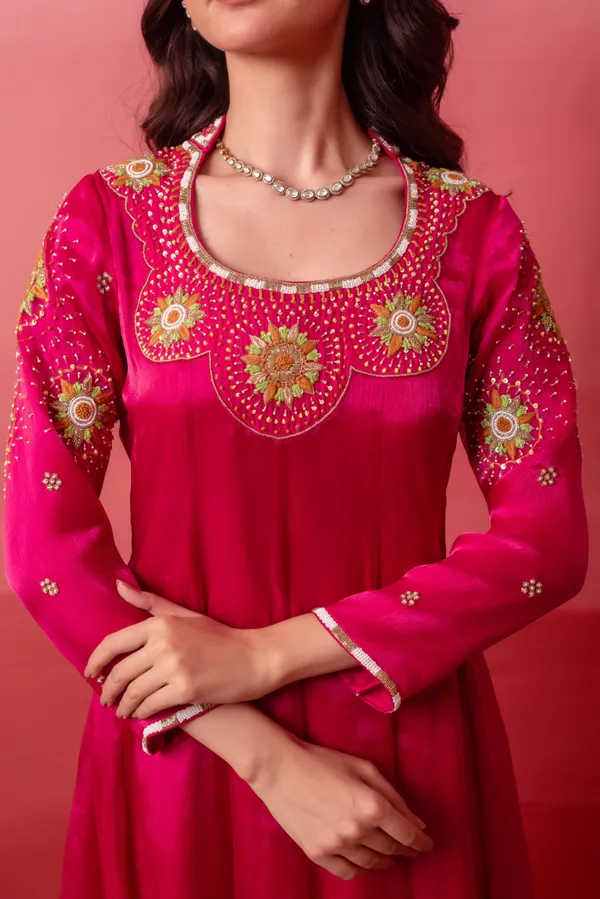 Ethnivo_Magenta_Organza_Anarkali_Suit_With_Golden_Scalloped_Border