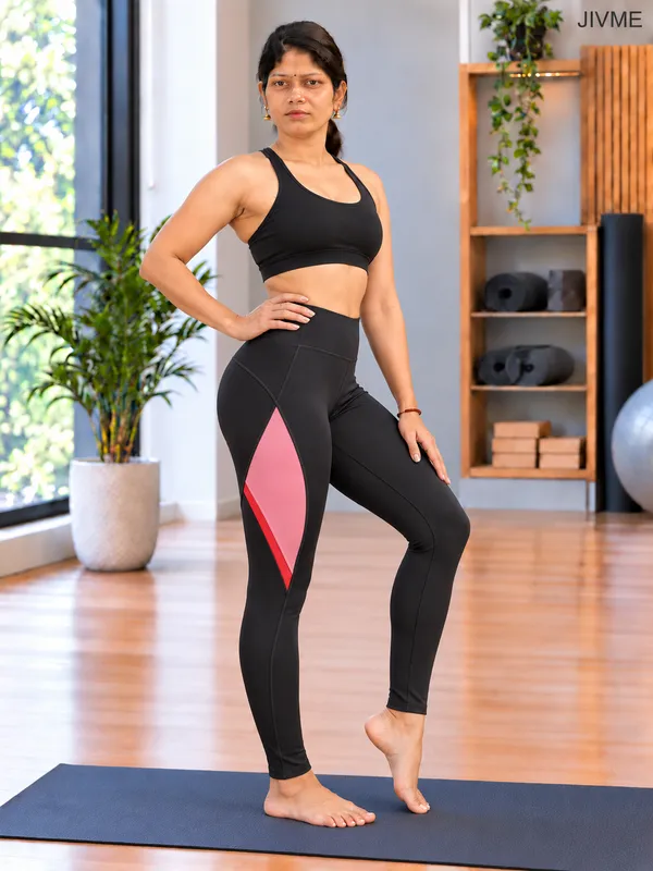 Black_Two-Piece_Yoga_Set_for_Women