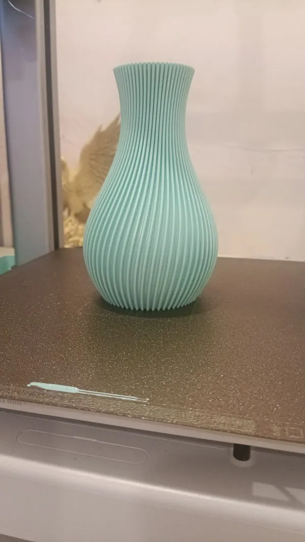 Mint_Green_Ribbed_Decorative_Vase