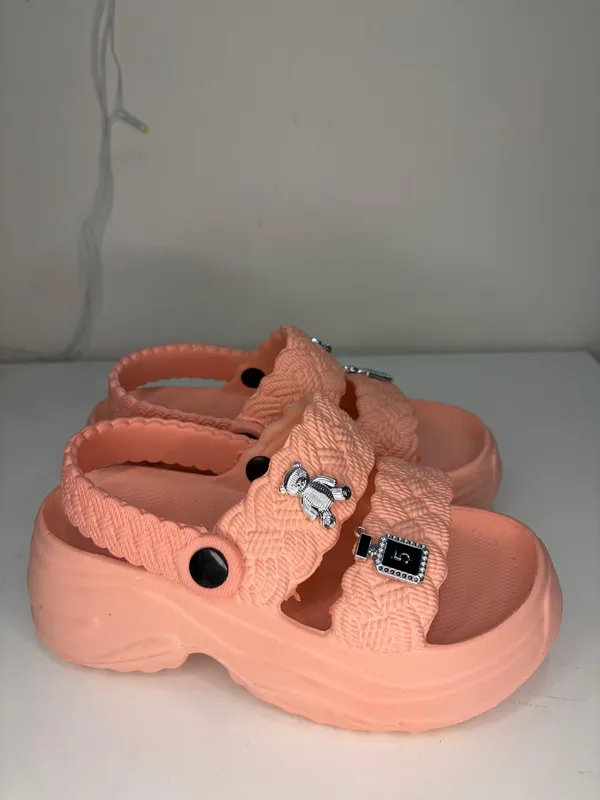Peach_Eva_Floral_Crossover_Strap_Platform_Sandals_For_Girls