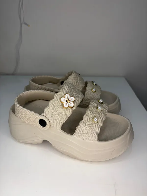Cream_Eva_Textured_Crossover_Strap_Platform_Sandals_For_Women